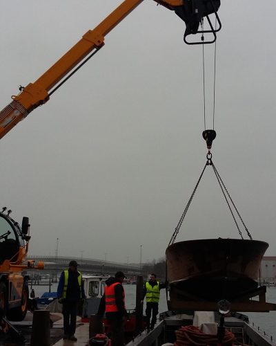 Movimentazione dello Scafo dalla nostra banchina.