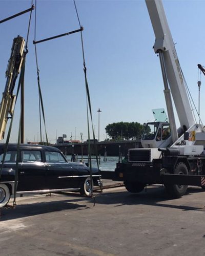 Movimentazione macchine d'epoca.