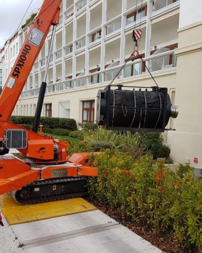 Movimentazione caldaia hotel.