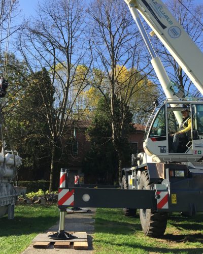 Trasporto di un antico motore Actv per una mostra al Forte Marghera.