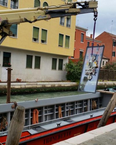 Trasporto e installazione vetri con macchinari.