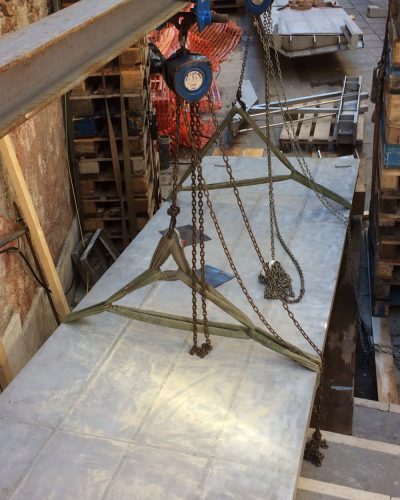 Trasporto e movimentazione rampa per disabili.