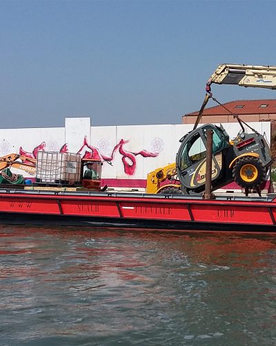 Trasporto macchinario edile.