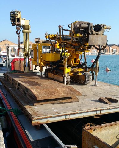 Trasporto macchinario edile.