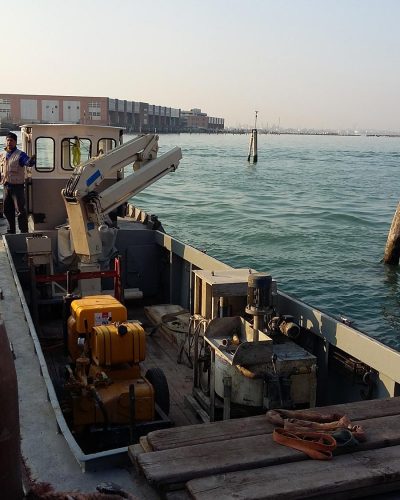 Trasporto macchinario edile.