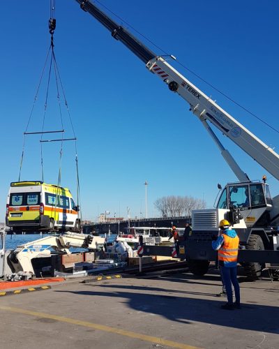 Trasporto e movimentazione ambulanza.