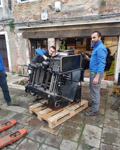 Scarico macchinario.