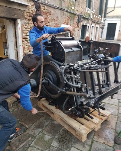 Scarico macchinario.