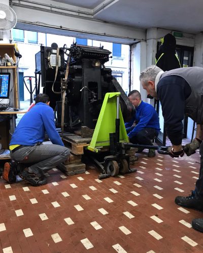 Scarico macchinario.