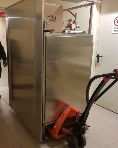 Trasporto e movimentazione apparecchiatura ospedaliera.