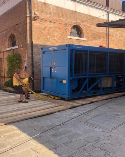 Trasporto macchinario.