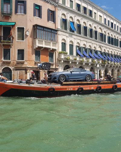 Trasporto macchina per evento BMW i8.