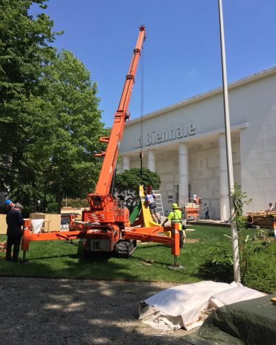 Trasporto materiali per Biennale Architettura 2018.