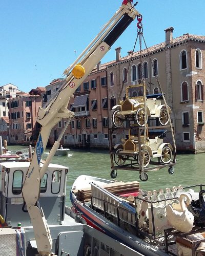 Trasporto materiale espositivo e allestimenti per esposizione a Venezia.