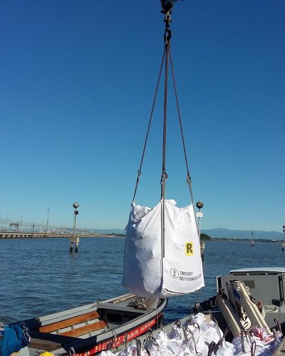 Servizio di trasporto, ritiro e smaltimento rifiuti.